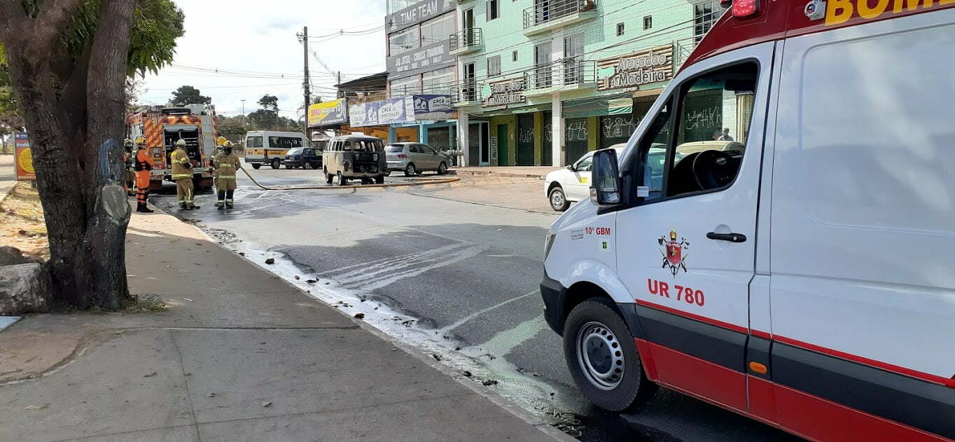 Veículo pega fogo no Paranoá – Foto: Informa Tudo DF/ Silvano Lima