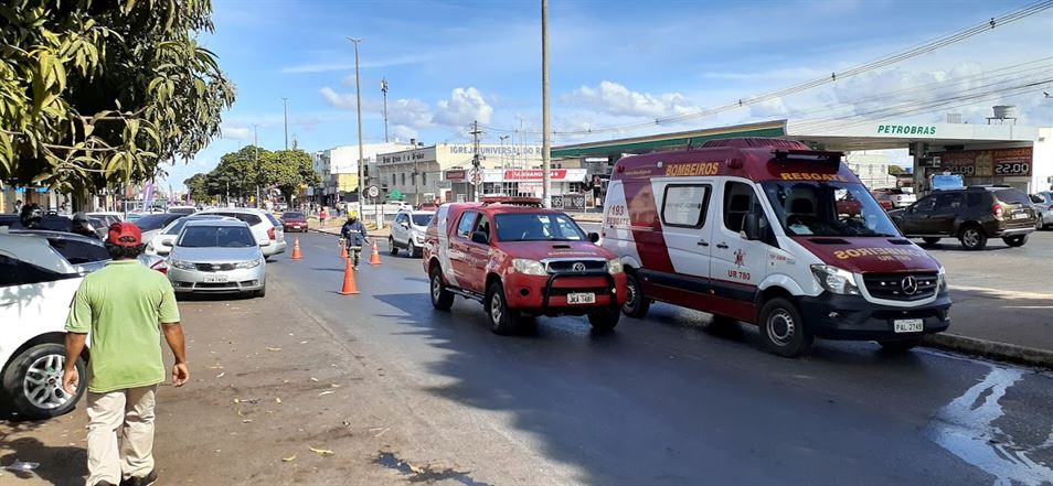 Veículo pega fogo no Paranoá – Foto: Informa Tudo DF/ Silvano Lima