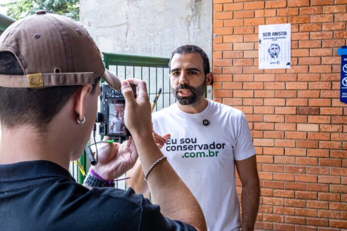 Deputado pede apoio da polícia e denuncia doutrinação na UnB Foto: Jeremias Alves