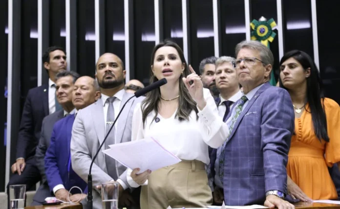 Caroline De Toni discursa em prol da anistia Foto: Kayo Magalhães/Câmara dos Deputados