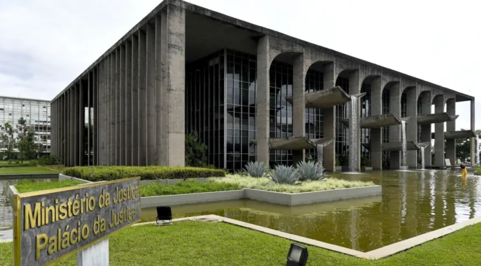 Participaram da reunião sete técnicos em nome do Ministério da Justiça e sete enviados pelos EUA • Geraldo Magela/Agência Senado