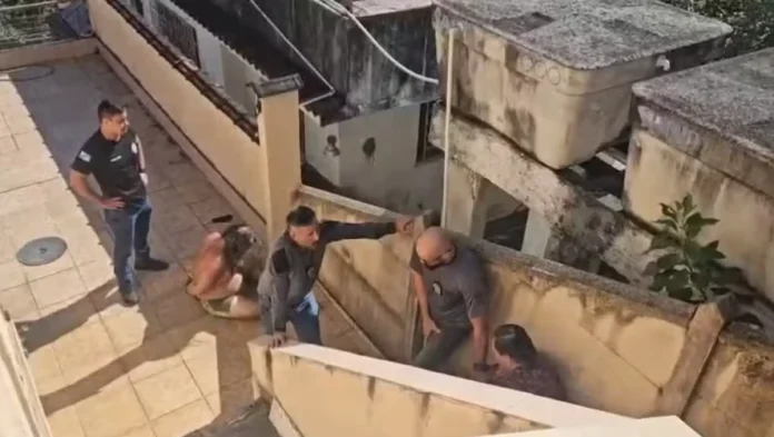 Momento que os filhos foram presos Foto: Reprodução