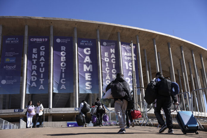 Brasília (DF), 18/06/2025 - "Campuseiros" chegam para a 17ª edição da Campus Party Brasil, que começa hoje (18) e vai até domingo (22), na Arena BRB Mané Garrincha, em Brasília. Foto: Marcelo Camargo/Agência Brasil