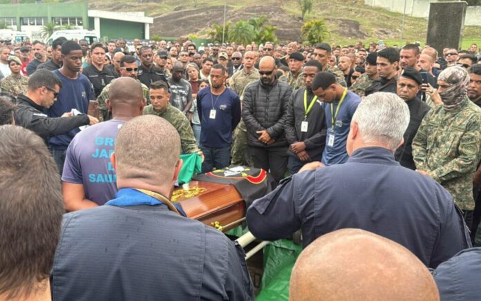 Sepultamento do sargento Heber da Fonseca Foto: Pleno.News Sepultamento do sargento Heber da Fonseca Foto: Pleno.News