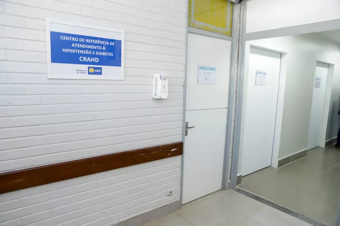 O ambulatório oferece atendimento integral e multidisciplinar com médicos de diversas especialidades — como endocrinologista e cardiologista (Foto: Jhonatan Cantarelle/Agência Saúde DF) O ambulatório oferece atendimento integral e multidisciplinar com médicos de diversas especialidades — como endocrinologista e cardiologista (Foto: Jhonatan Cantarelle/Agência Saúde DF)