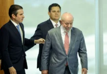 Chateados com Lula, Alcolumbre e Motta não vão à sanção do IR Presidente Lula e os presidentes do Senado, Davi Alcolumbre, e da Câmara, Hugo Motta Foto: Fabio Rodrigues Pozzebom/Agência Brasil