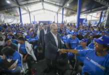 Ibaneis lança 4º ciclo do RenovaDF com 2,3 mil alunos durante Feirão