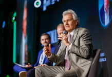 Caiado defende responsabilidade fiscal e segurança como bases para o desenvolvimento Governador Ronaldo Caiado durante o 13º Fórum Liberdade e Democracia, em Vitória (ES) (Fotos: Lucas Diener)