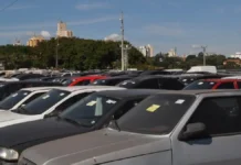 Hilux por R$ 28 mil e moto BMW por R$ 12 mil no leilão do Detran-DF