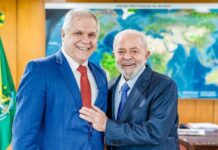 Ex-presidente do INSS sob Lula é preso em operação da PF Ex-presidente do INSS Alessandro Stefanutto ao lado de Lula Foto: PR/Ricardo Stuckert