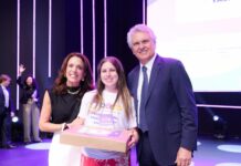 Ronaldo e Gracinha Caiado recepcionam cinco mil novos beneficiários do ProBem Caiado e Gracinha recepcionam novos beneficiários do Programa Universitário do Bem, em evento no Centro de Convenções de Goiânia (Fotos: Adalberto Ruchelle e Júnior Guimarães)