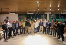 Governador Ibaneis reúne deputados para jantar de confraternização