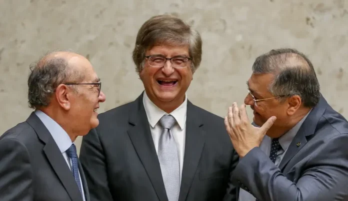 Gilmar Mendes, Paulo Gonet, e Flávio Dino Foto: Jose Cruz/Agência Brasil Gilmar Mendes, Paulo Gonet, e Flávio Dino Foto: Jose Cruz/Agência Brasil