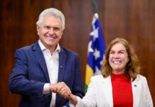 Caiado anuncia bônus para servidores da educação no mês de dezembro