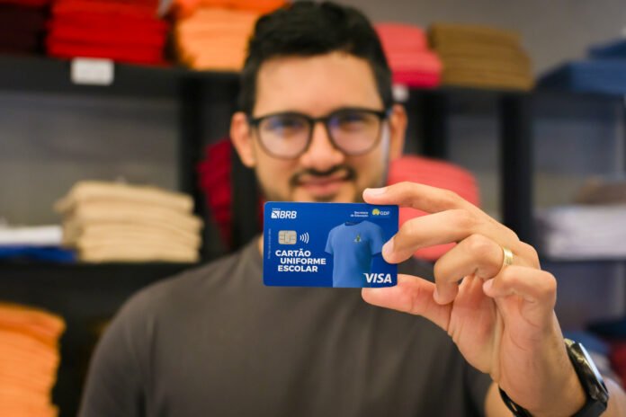 Retirada dos cartões do primeiro lote ocorre entre 2 e 9 de fevereiro (Foto: Felipe de Noronha/SEEDF)