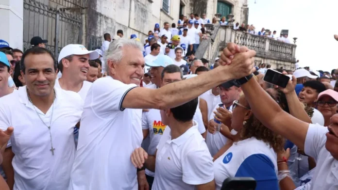 Caiado participou da Lavagem do Bonfim em Salvador ao lado da primeira-dama Gracinha Caiado e de lideranças políticas da Bahia (foto divulgação)