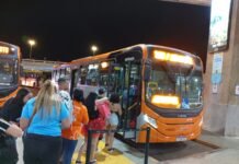 DF: Vai de Graça registra mais de 2,4 milhões de acessos nos ônibus e metrô durante o Carnaval Os ônibus tiveram 2.129.494 embarques nos quatro dias de folia, enquanto o metrô registrou 339.562 acessos | Foto: Divulgação/Semob-DF