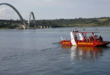 Um corpo encontrado no Lago Paranoá — Foto: CBMDF/Divulgação