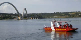 Um corpo encontrado no Lago Paranoá — Foto: CBMDF/Divulgação