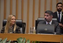 Deputado Roosevelt Vilela participa de transmissão de cargo e declara apoio à governadora Celina Leão