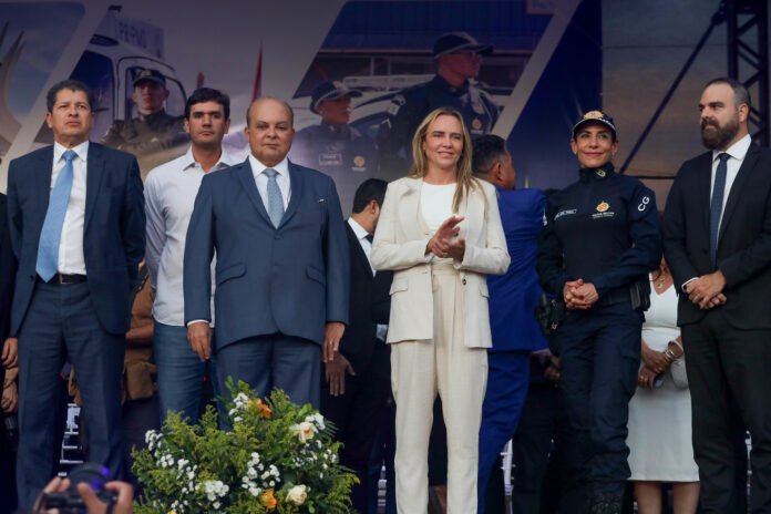 Secretário Sandro Avelar, governador Ibaneis Rocha, vice-governadora Celina Leão e coronel Ana Paula Barros Habka prestigiaram o evento: números marcantes na segurança pública da capital Secretário Sandro Avelar, governador Ibaneis Rocha, vice-governadora Celina Leão e coronel Ana Paula Barros Habka prestigiaram o evento: números marcantes na segurança pública da capital