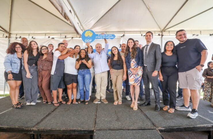 Governador Ibaneis Rocha entrega mais 480 apartamentos no Itapoã Parque e transforma sonho da casa própria em realidade no DF