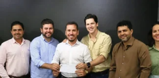 Prefeito de Ouro Verde de Goiás deixa o PL, se filia ao MDB e declara apoio a Daniel Vilela refeito de Ouro Verde de Goiás, Rodrigo Fonseca, oficializa filiação ao MDB ao lado do vice-governador Daniel Vilela e declara apoio ao projeto do emedebista ao governo de Goiás. Foto: Divulgação