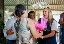 Governadora Celina Leão: "Brasília hoje é um polo [de produção] de flores, de hortaliças e de frutas também. E nós viemos aqui ouvir os produtores" (Foto: Luh Fiuza/VGDF)