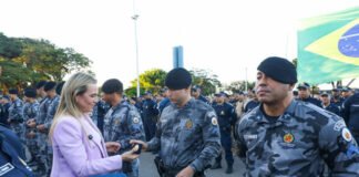 “A gente tem investido em monitoramento, em mão de obra e na valorização da carreira. Hoje é um dia muito especial, porque muitos esperaram anos por essa promoção", ressaltou a governadora Celina Leão (Fotos: Joel Rodrigues/Agência Brasília)