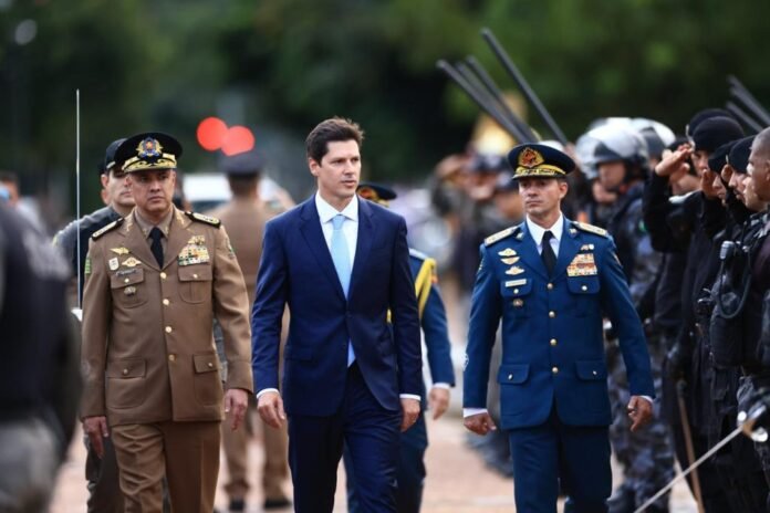 Daniel Vilela cumpriu os ritos de posse e passou em revista às tropas de segurança (Foto: Secom)