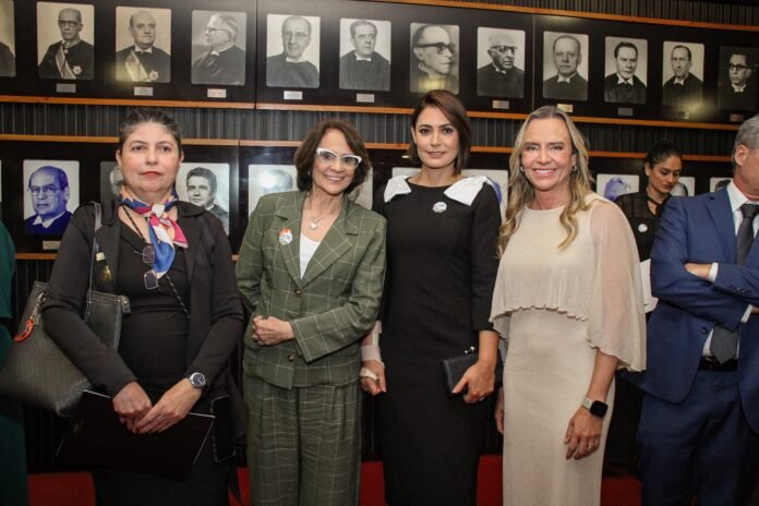 Foto da rede social oficial Celina Leão