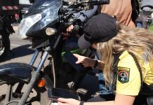 A operação contou com a atuação de 12 agentes do Detran-DF, distribuídos em seis viaturas, além do apoio de dois guinchos | Foto: Divulgação/Detran-DF