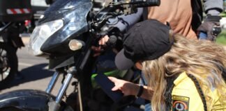 A operação contou com a atuação de 12 agentes do Detran-DF, distribuídos em seis viaturas, além do apoio de dois guinchos | Foto: Divulgação/Detran-DF