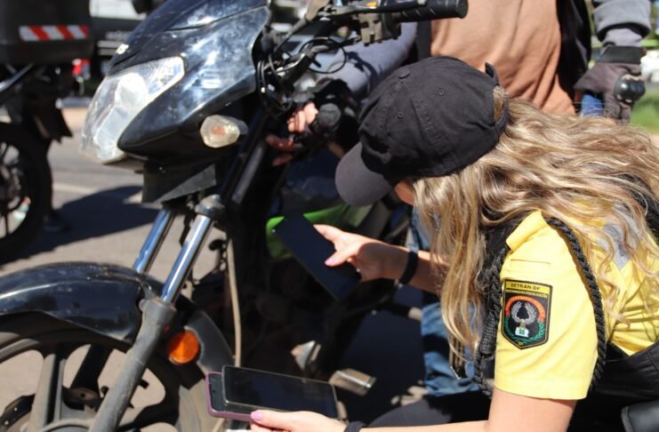 A operação contou com a atuação de 12 agentes do Detran-DF, distribuídos em seis viaturas, além do apoio de dois guinchos | Foto: Divulgação/Detran-DF