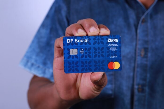 Para saber se foi contemplado, o cidadão deve fazer a consulta no site GDF Social e confirmar se está entre os beneficiários | Foto: Divulgação/Sedes-DF