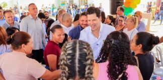 Governador Daniel Vilela durante entrega de benefícios no Nordeste goiano (Fotos: Benedito Braga e Wesley Costa)