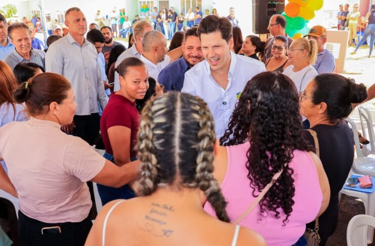 Governador Daniel Vilela durante entrega de benefícios no Nordeste goiano (Fotos: Benedito Braga e Wesley Costa)