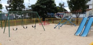 Entre as entregas já concluídas estão a instalação de equipamentos de parquinho em seis quadras do Itapoã | Foto: Divulgação/Novacap