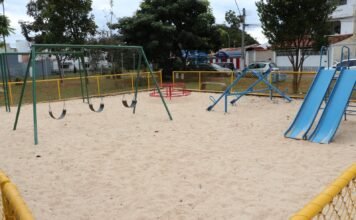 Entre as entregas já concluídas estão a instalação de equipamentos de parquinho em seis quadras do Itapoã | Foto: Divulgação/Novacap