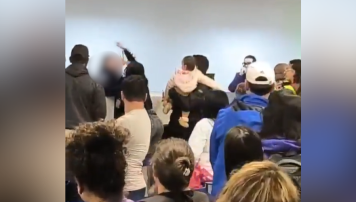 Mulher agrediu funcionárias da Latam no Aeroporto de Guarulhos Foto: Reprodução/Vídeo redes sociais