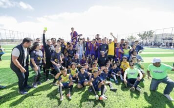 A governadora Celina Leão inaugurou, na manhã deste sábado (27), o campo de grama sintética no Itapoã Parque | Fotos: Matheus Borges/Agência Brasília