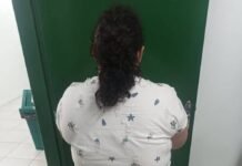 Mulher é presa após fingir ter 12 anos e enganar família “adotiva”