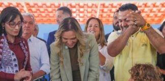 “Estamos dando a ordem de serviço para o terminal rodoviário do Jardim Botânico. São várias ordens de serviço no mesmo dia. É um governo que trabalha e entrega", destacou a governadora Celina Leão (Fotos: Joel Rodrigues/Agência Brasília)