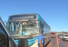 Colisão entre ônibus e caminhão deixa 14 feridos na EPNB