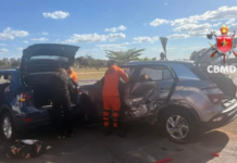 Acidente no DF: Colisão entre carros no Eixo Monumental deixa dois feridos próximo ao Memorial JK