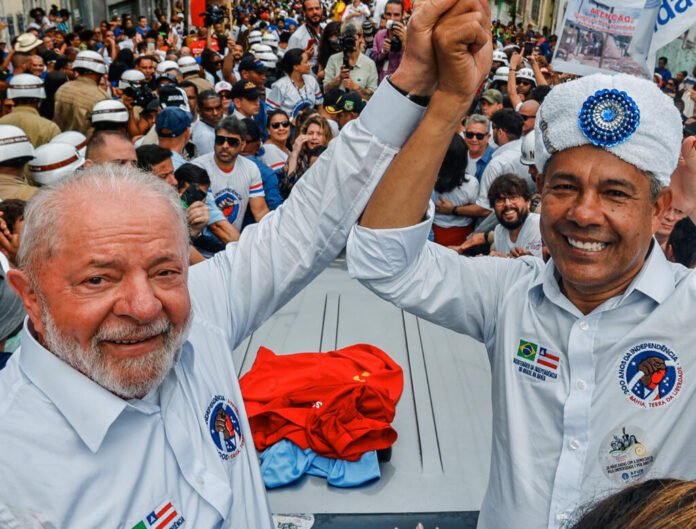 Salvador (BA), 02.07.2023 - Presidente da República, Luiz Inácio Lula da Silva e o governador da Bahia, Jerônimo Rodrigues, comemoram a Independência da Bahia com a caminhada do Dois de Julho. Largo da Soledade, Salvador - BA. Foto: Ricardo Stuckert/