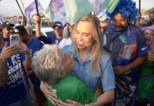 Celina cumpre agenda de campanha em Taguatinga, Samambaia e São Sebastião