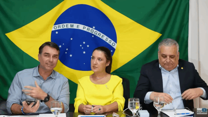 Flávio Bolsonaro Foto: YouTube Flávio Bolsonaro Flávio Bolsonaro Foto: YouTube Flávio Bolsonaro