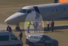 “Jamais viajou no avião de Vorcaro”? Vídeo mostra Moraes e Viviane Barci saindo de Legacy 650 de Vorcaro do banco Master