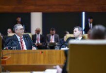 Mendonça reage à decisão de Dino e cobra posição de Fachin Flávio Dino e André Mendonça Foto: Antonio Augusto/STF